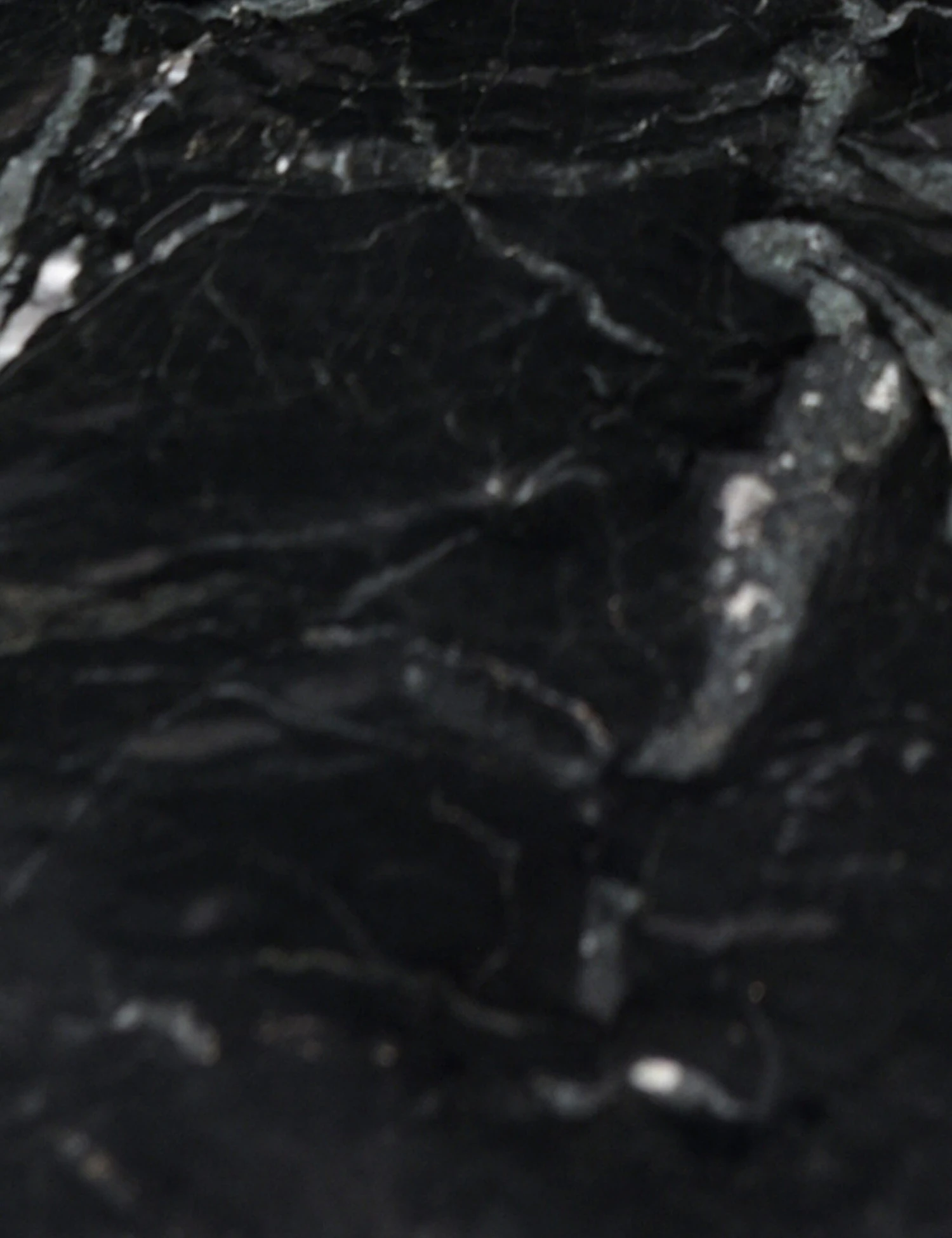 Huitink Round Dining Table 4 Huitink Round Dining Table - Image 4