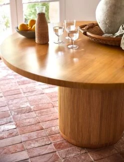 Elvia Round Dining Table -Home Furni Shop SS23 GabriellaRoundDiningTable 207 detail